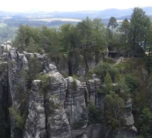 Blick zur Felsenburg Neurathen mit Freilichtmuseum