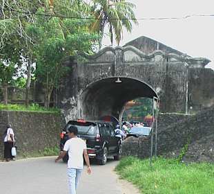 Durchfahrt vom Fort Matara