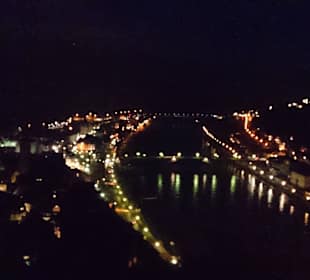 Nächtlicher Blick auf die Mosel von der Burg