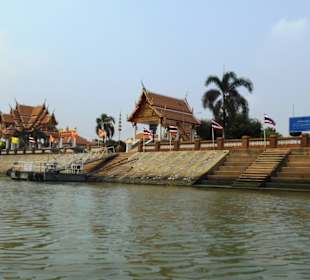 Flußfahrt um die Insel