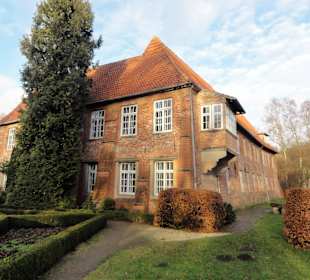 Außenansicht der Burg Blomendal