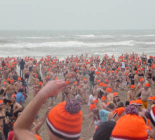 Neujahrssprung ins Wasser 