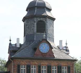Der Uhrturm des Schlosses