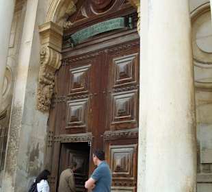 Die Eingangstür zur Bibliothek