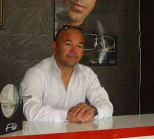Der Optiker Yücel Arabaci