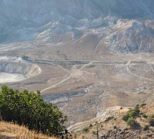 Blick vom Bergdorf Nikia auf Krater innen Bereich