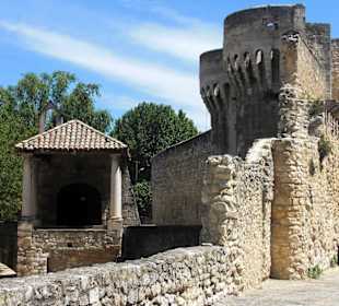 Pernes - Les - Fontaines Ort  der schönen Brunnen