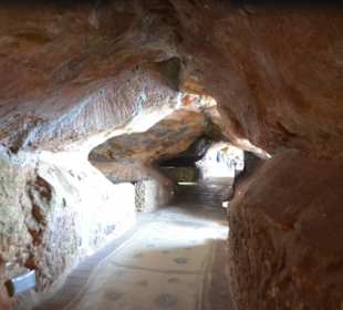 Spektakulär geformter Höhlengang
