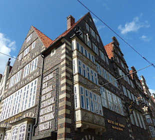 Schöner Markplatz am Rathaus
