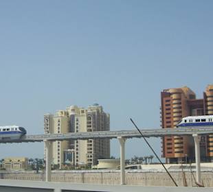 Metro durch den Atlantis-Park