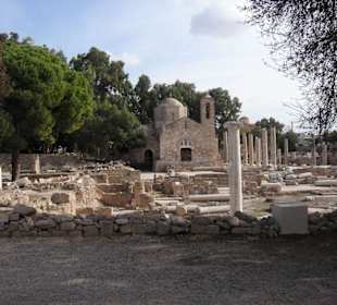 Gelände um die Kirche