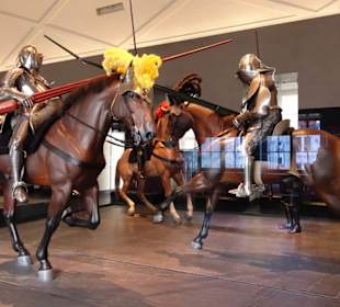 Mit Hieb und Stichwaffen