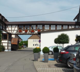 Verbindung vom Hauptgebäude in die Nebengebäude