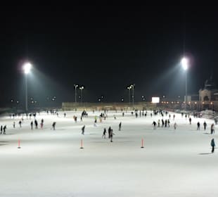 Lodowisko przed zamkiem