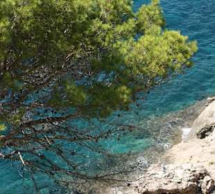 Vor den Höhlen von Arta