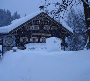 Der Fiakerwirt versinkt im Schnee