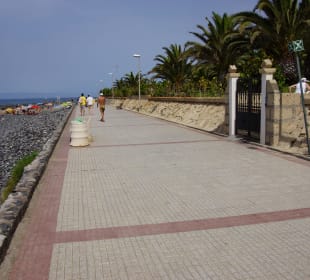 Rechts die Tür zur Strandpromenade