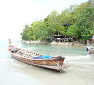 Kata Beach rechts vom Hotel