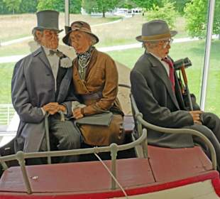 Skulpturen um 1895 auf Kutschfahrt