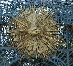 Pavillon neben dem Schloss