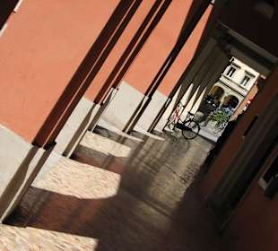 В Болонье километры галерей