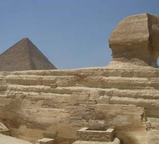 Pyramide und Sphinx