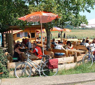 Der Biergarten bei schönem Wetter