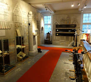 Rundgang durch die Ausstellung des Museums