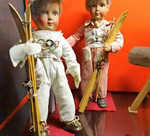 In der Puppenabteilung des Spielzeugmuseums