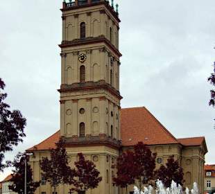 Außenansicht mit Turm