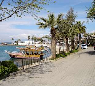 Side am Hafen entlang