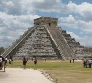 Weg zur Pyramide