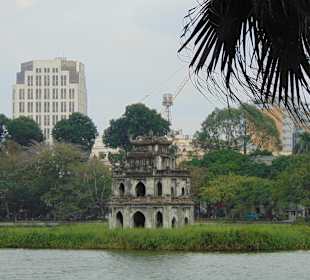 Hoan Kiem See in Hanoi
