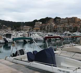 An der Hafenpromenade von Port de Sóller