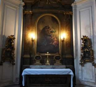 In der Michaelerkirche: einer der Seitenaltäre