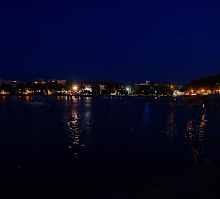 Hafen bei Nacht
