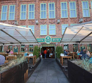 Außengastronomie und Eingang