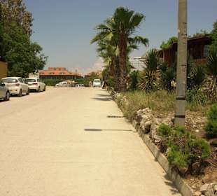 Fußweg Zufahrtstrasse zum Andalya