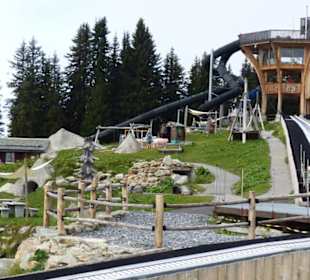 Toller Spielplatz auf dem Berg