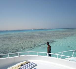 Sandbank aus Korallenmehl mit Riff!