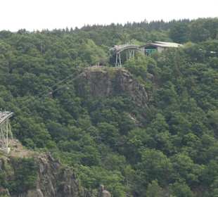 Seilbahn vom Sessellift gesehen