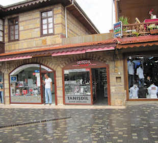 Tanisdil Hauptgeschäft in Side am Hafen