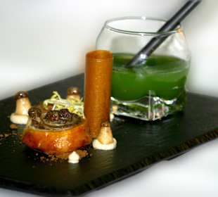 Gefüllter Champignonkopf mit Gin Gurkensaft 