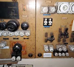 Schalttafel im Maschinenraum der Amrumbank