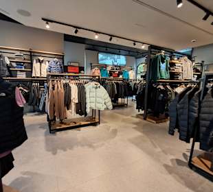 Festival Park Outlet Center