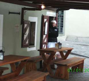 Kleiner Biergarten beim Eingang