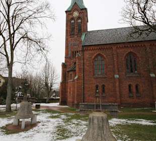 Außenansicht Süden mit alten Glocken
