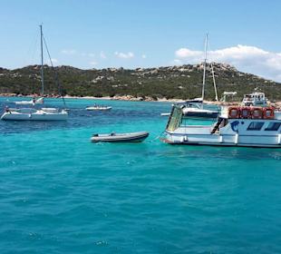 Weiterer Strand auf Maddalena / glasklares Wasser