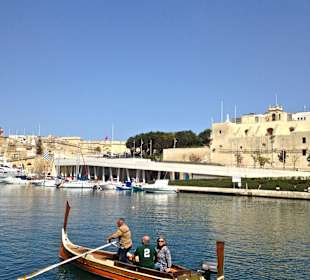 Watertaxi from Senglea to Valletta