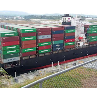 Postpanamax in Agua Clara
